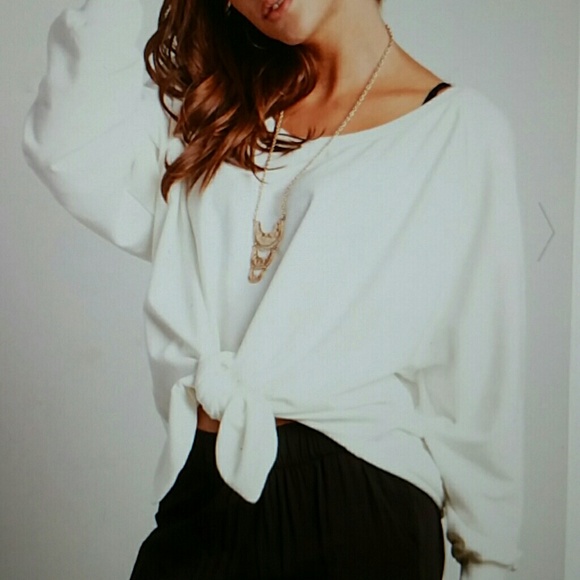 Tops - Round Neck Long Sleeves Top